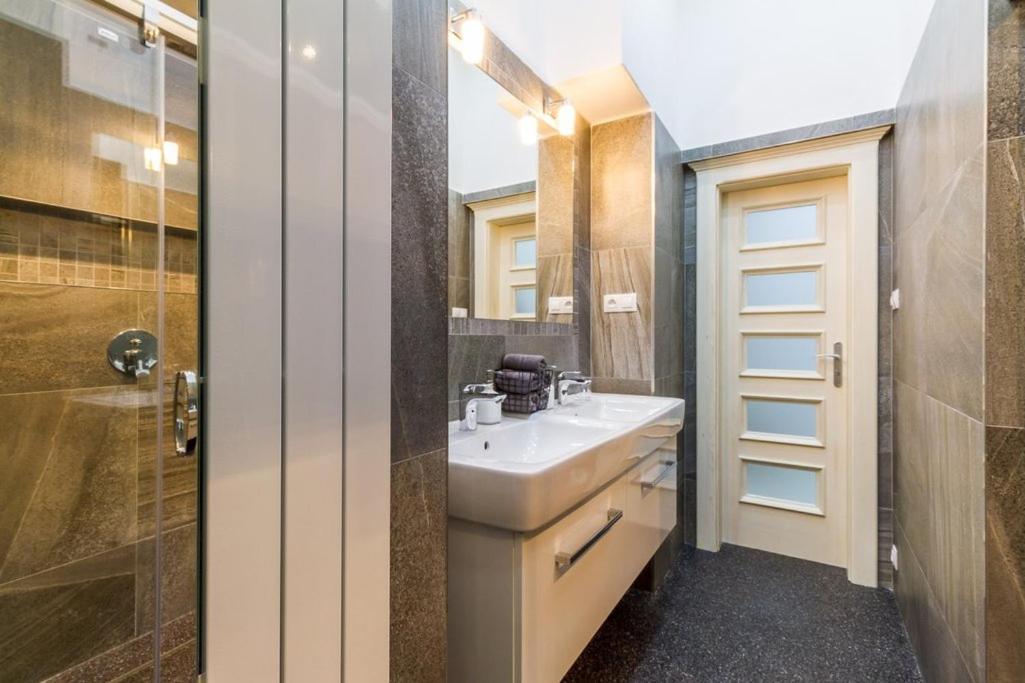 Stylish Apartment 5 Minutes Walk From City Center Πράγα Εξωτερικό φωτογραφία